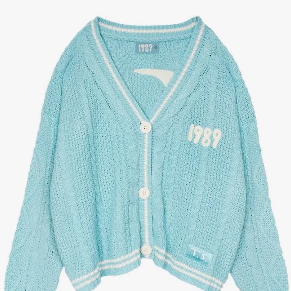 Taylor Swift 1989 Light Blue Women's Sweater md/lg. new with tags